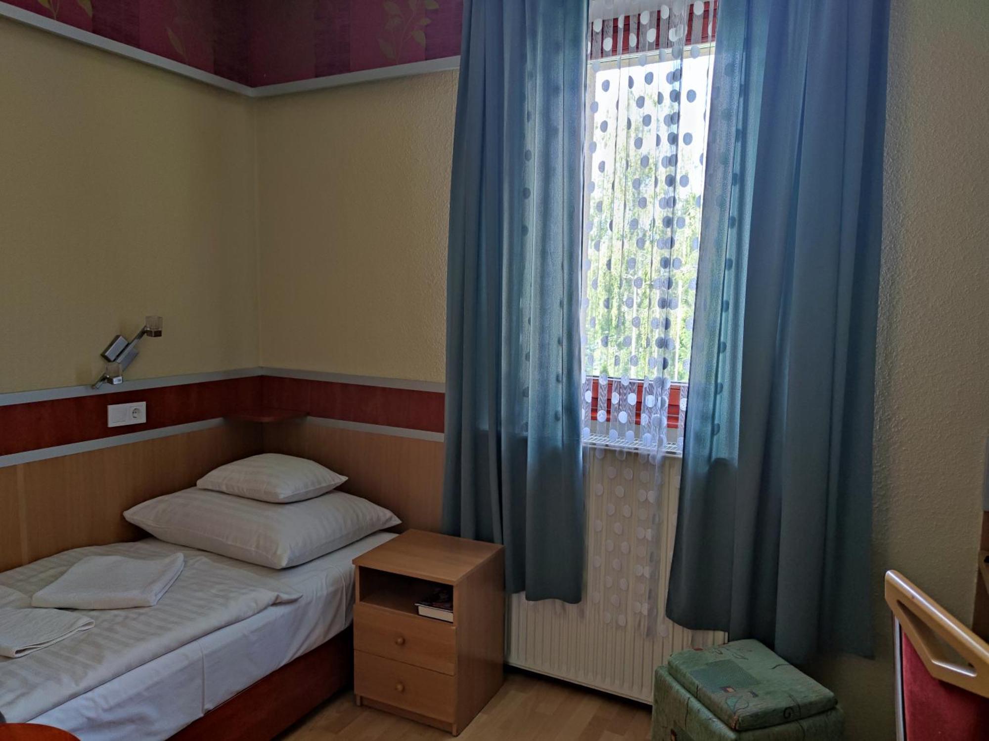 Fortuna Hotel Мишкольц Экстерьер фото